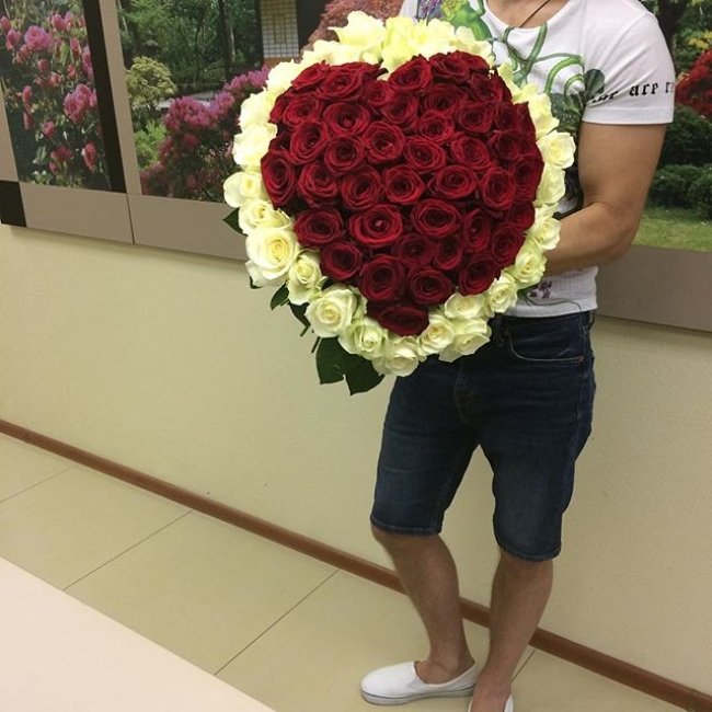 Букет в виде сердца 75 роза (50см)