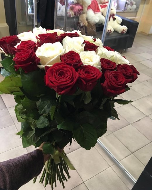 Букет из 51 розы (микс). Высота 50 см