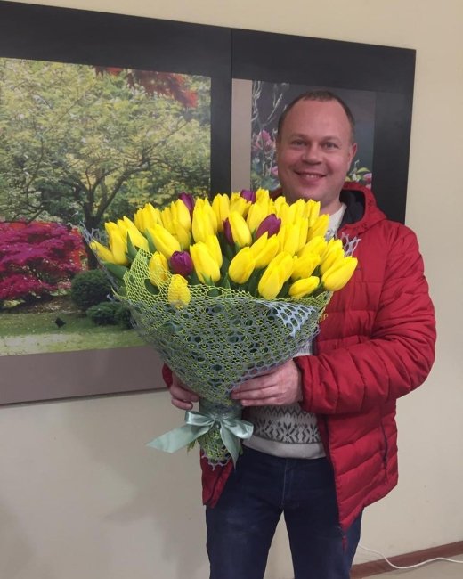 Букет из 75 тюльпанов. желтый