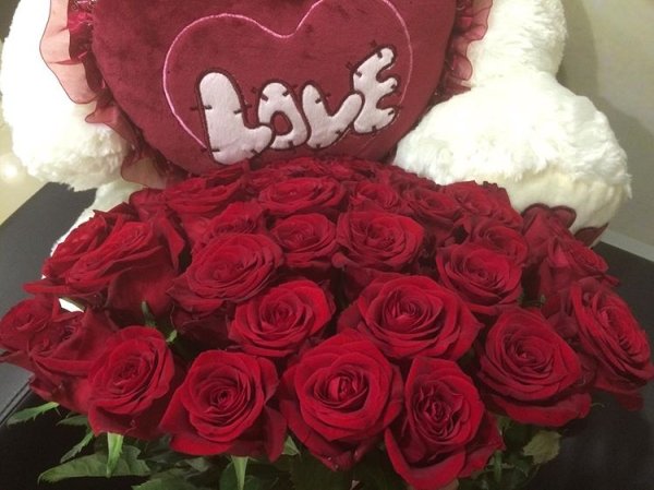 Роза Ред Наоми (красная). Букет из 35 роз. Высота 70 см