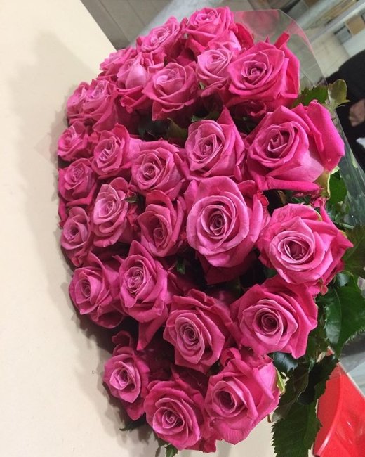 Роза Космик. Букет из 41 розы. Высота 40 см