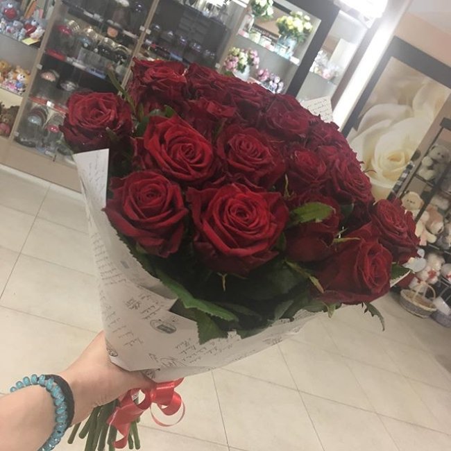 Роза Кон Аморе. Букет из 35 роз. Высота 50 см