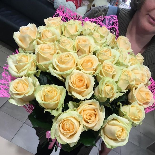 Роза Пич-Аваланж (персиковая). Букет из 35 роз. Высота 70 см