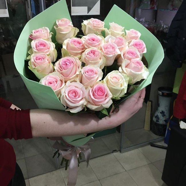 Роза Свит Ревиваль. Букет из 25 роз. Высота 60 см