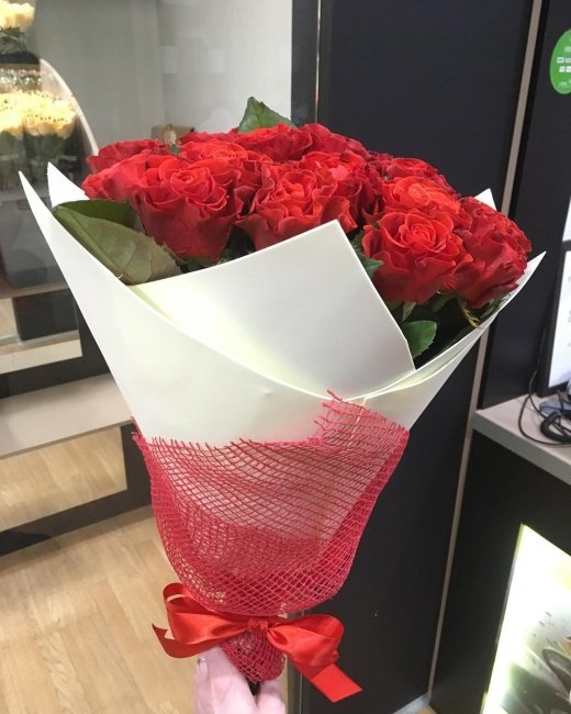 Роза Элторо (красная). Букет из 25 роз. Высота 70 см