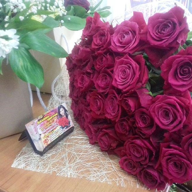 Роза Шангри Ла (розовая). Букет из 35 роз. Высота 50 см