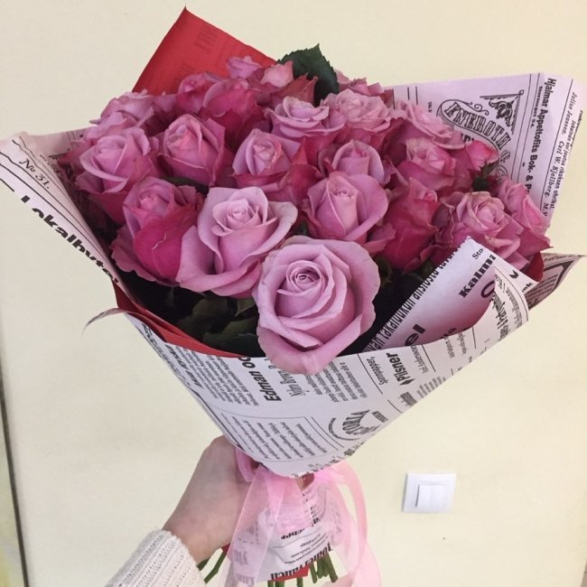 Роза Дип Вотер. Букет из 25 роз. Высота 50 см