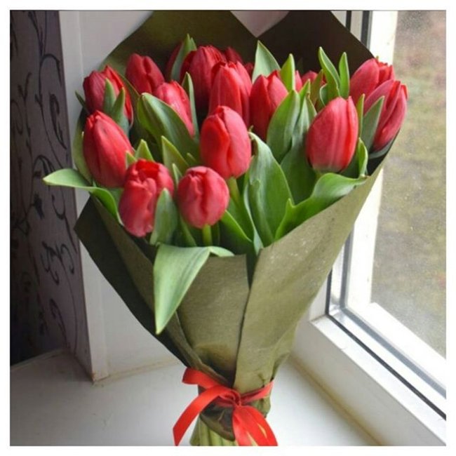 Букет из 301 тюльпана. красный