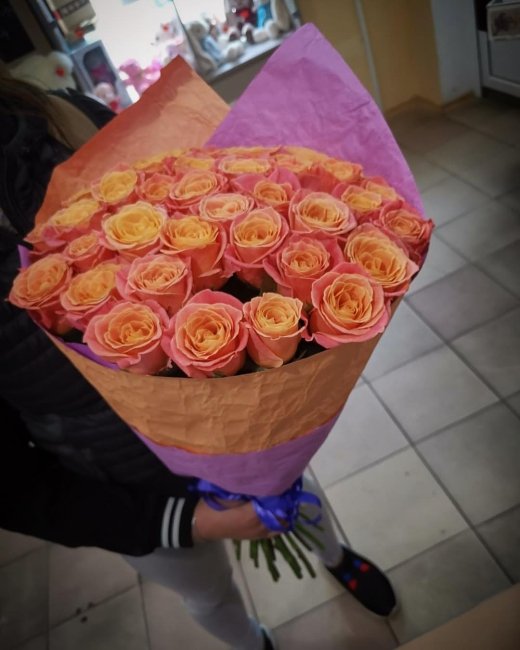 Роза Мисс Пигги (розово-желтая). Букет из 41 розы. Высота 60 см